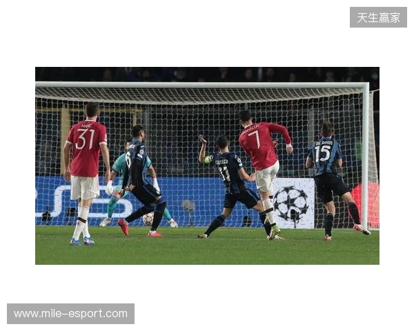 记者：因下赛季很大概率有欧冠踢，曼联想B费再至少留队1年